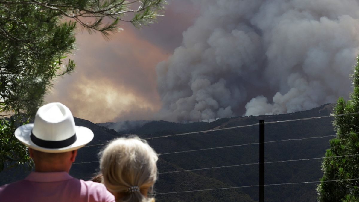 Fotky: V Andalusii vypukl lesní požár, hoří nad pobřežím Costa del Sol